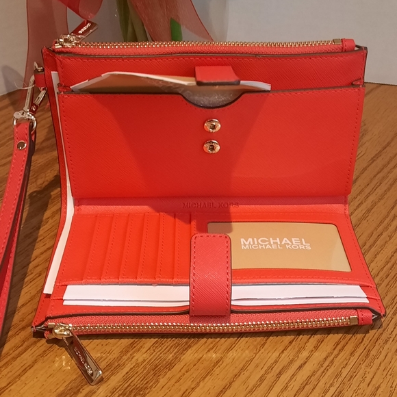 Michael Kors Handbags - NWT MICHAEL KOERS JET SET SAFFIANO LEATHER WALLET IN "CORAL REEF" COLOR